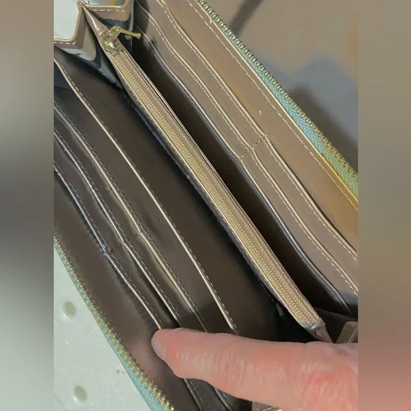 Anne Klein green wallet - Picture 4 of 6